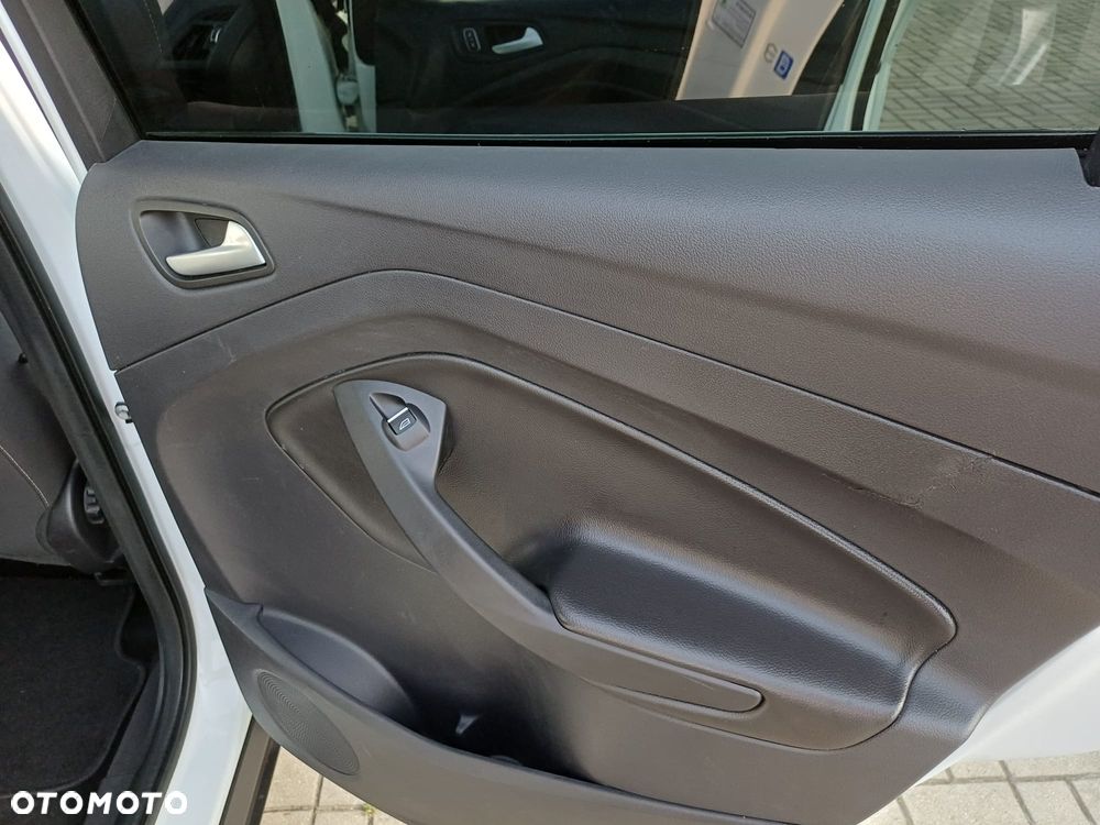 Ford Kuga - 27