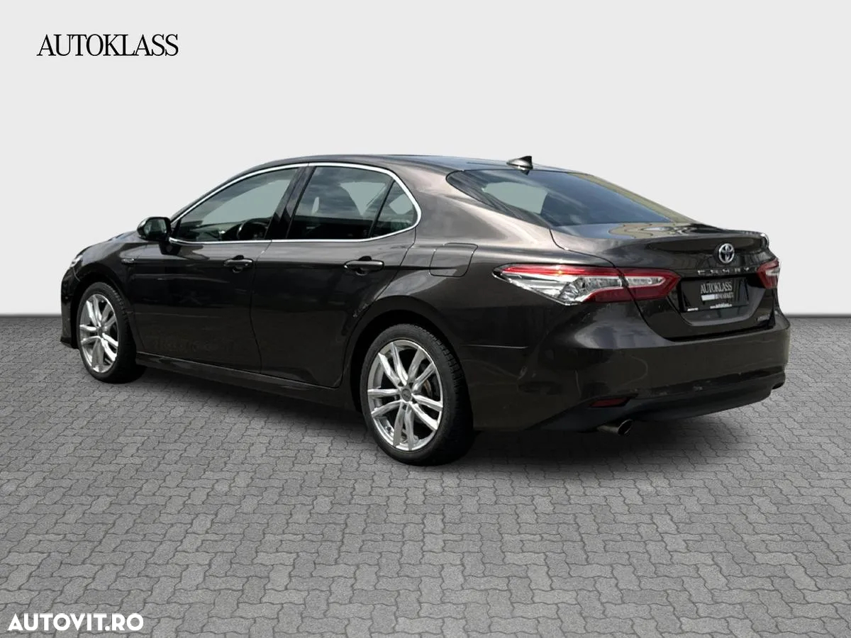 Toyota Camry 2.5 Hybrid Business - 3