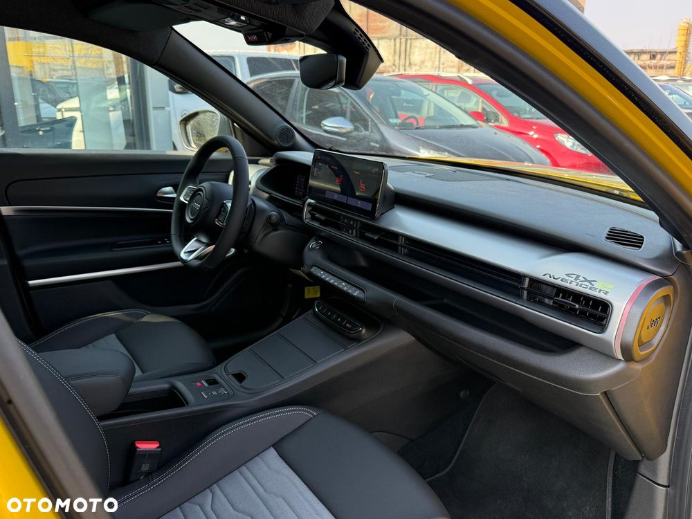 Jeep Avenger 1.2 T3 mHEV Overland 4xe eDCT6 - 25