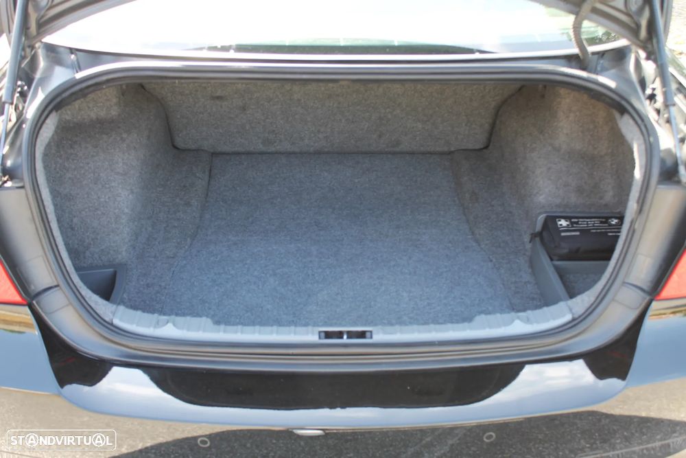 BMW 320 i Navigation - 32