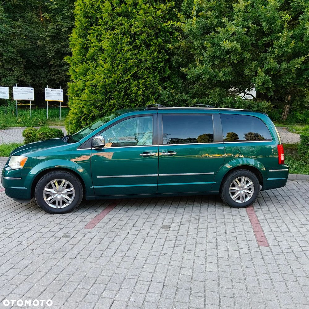 Chrysler Town & Country - 14
