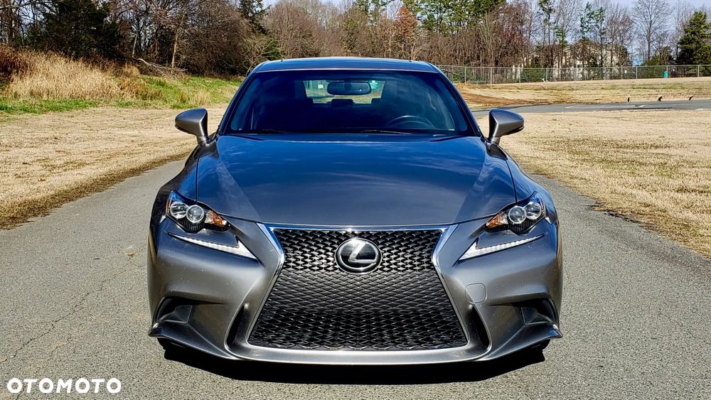Lexus IS - 12