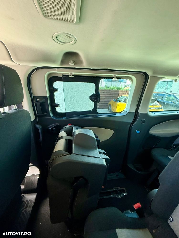 Ford Tourneo Custom - 12