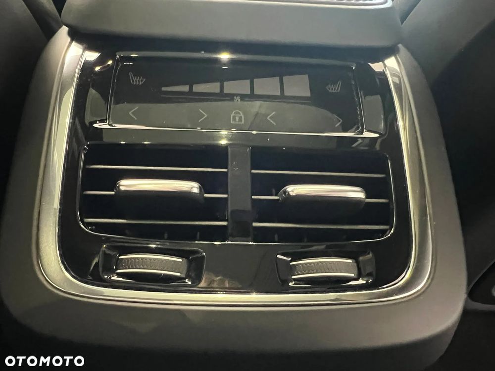 Volvo XC 90 B5 D AWD Ultimate Dark 7os - 33