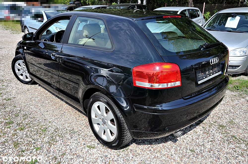 Audi A3 3-drzwiowe 1.6 Attraction - 12