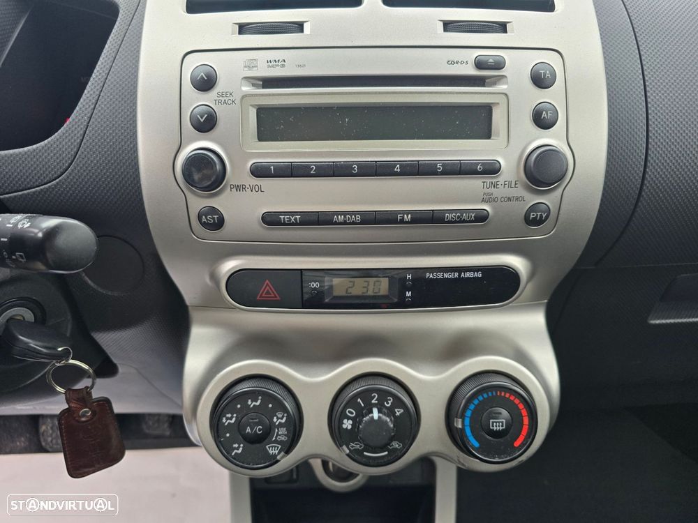 Toyota Urban Cruiser 1.33 VVT-i High Pack - 24