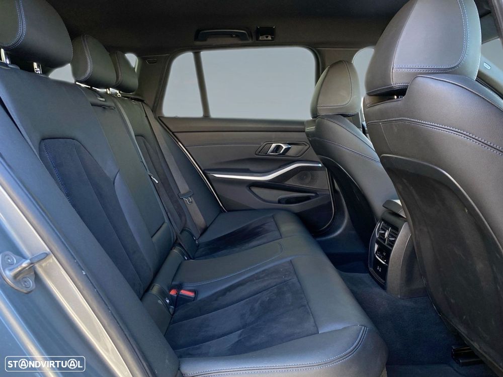 BMW 320 d Touring Pack Desportivo M Auto - 17