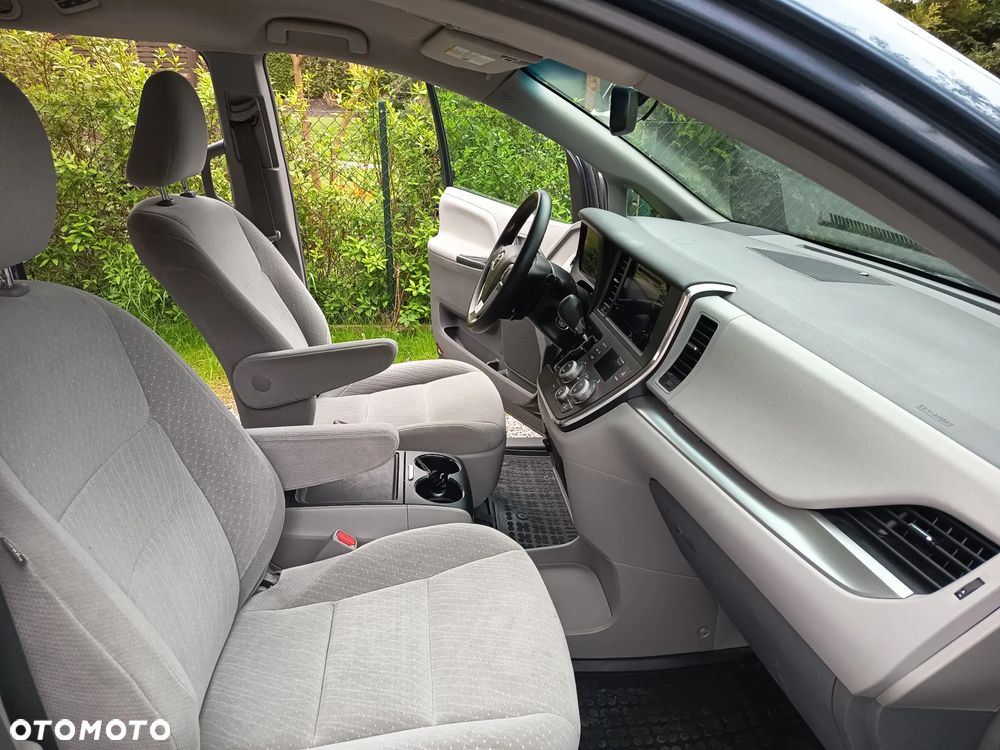 Toyota Sienna - 11