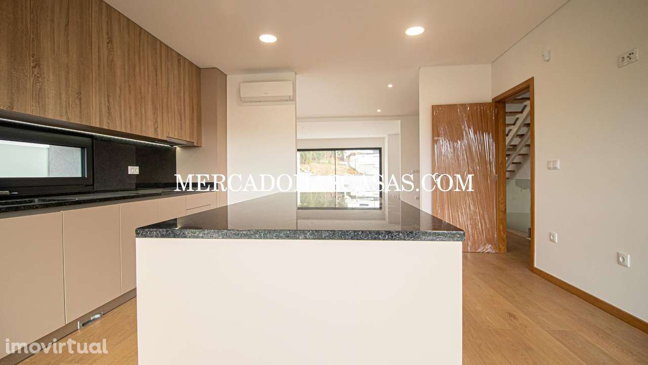 Moradia de Excelência em Lobão, bons acessos - Grande imagem: 2/25