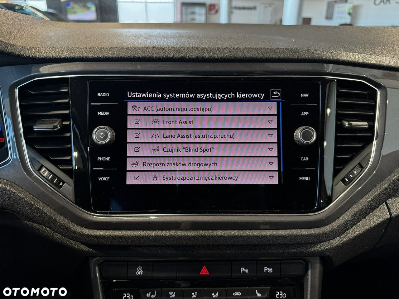 Volkswagen T-Roc - 30