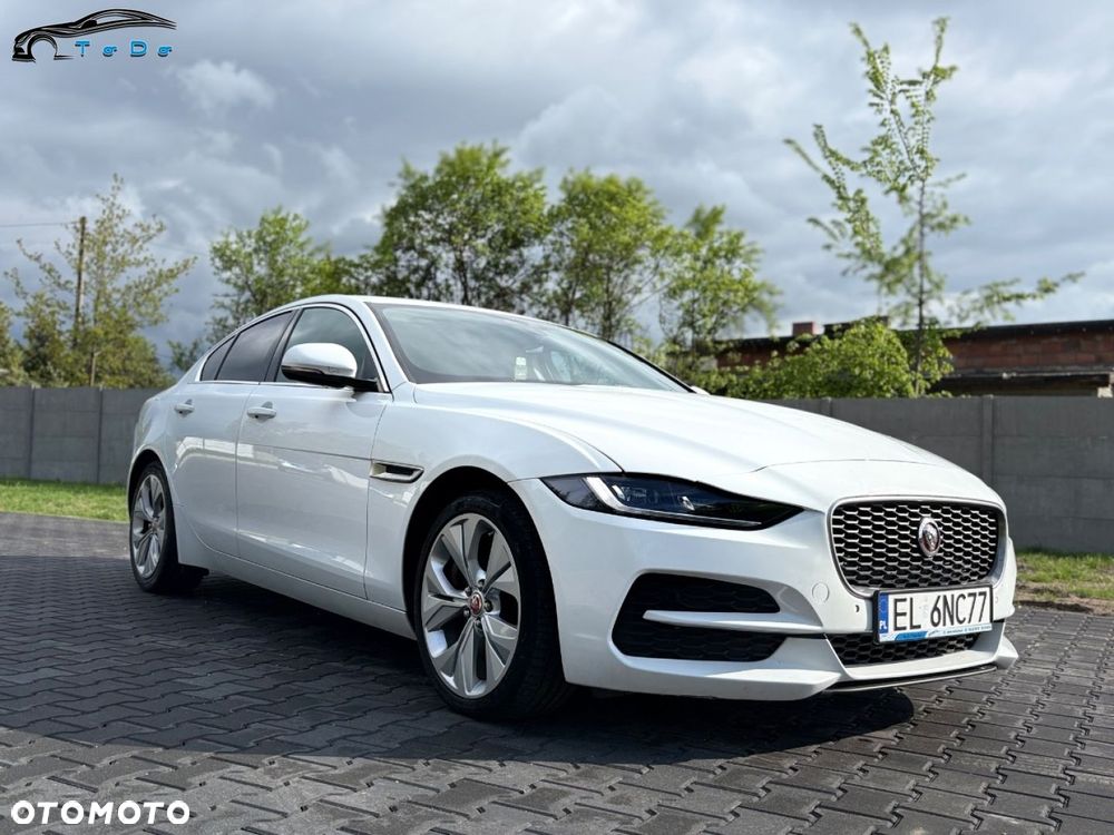 Jaguar XE 2.0 D R-Sport - 4