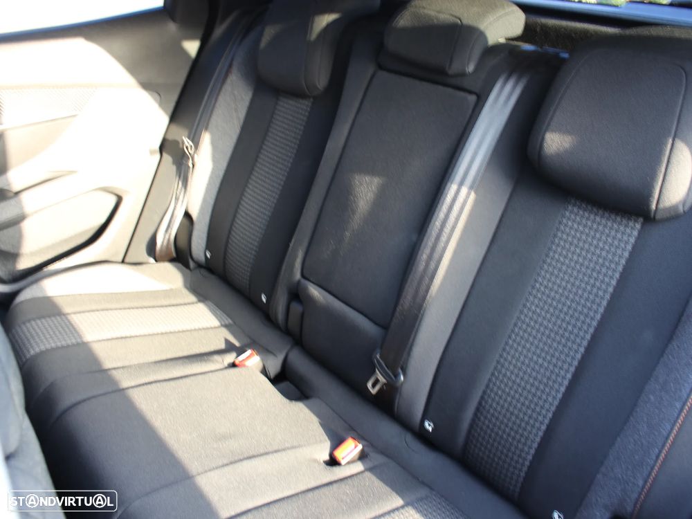 Peugeot 3008 PureTech 130 Stop & Start GPF EAT8 Allure - 28