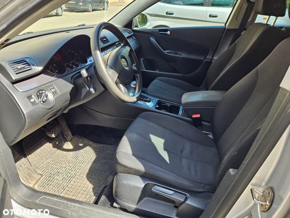 Volkswagen Passat 2.0 TDI Trendline DSG - 12