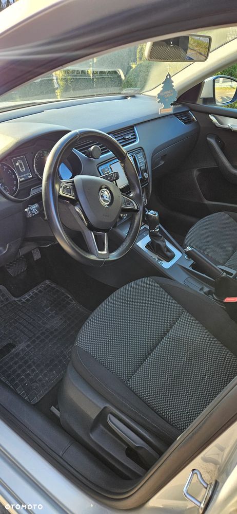 Skoda Octavia 1.6 TDI Drive DSG - 9