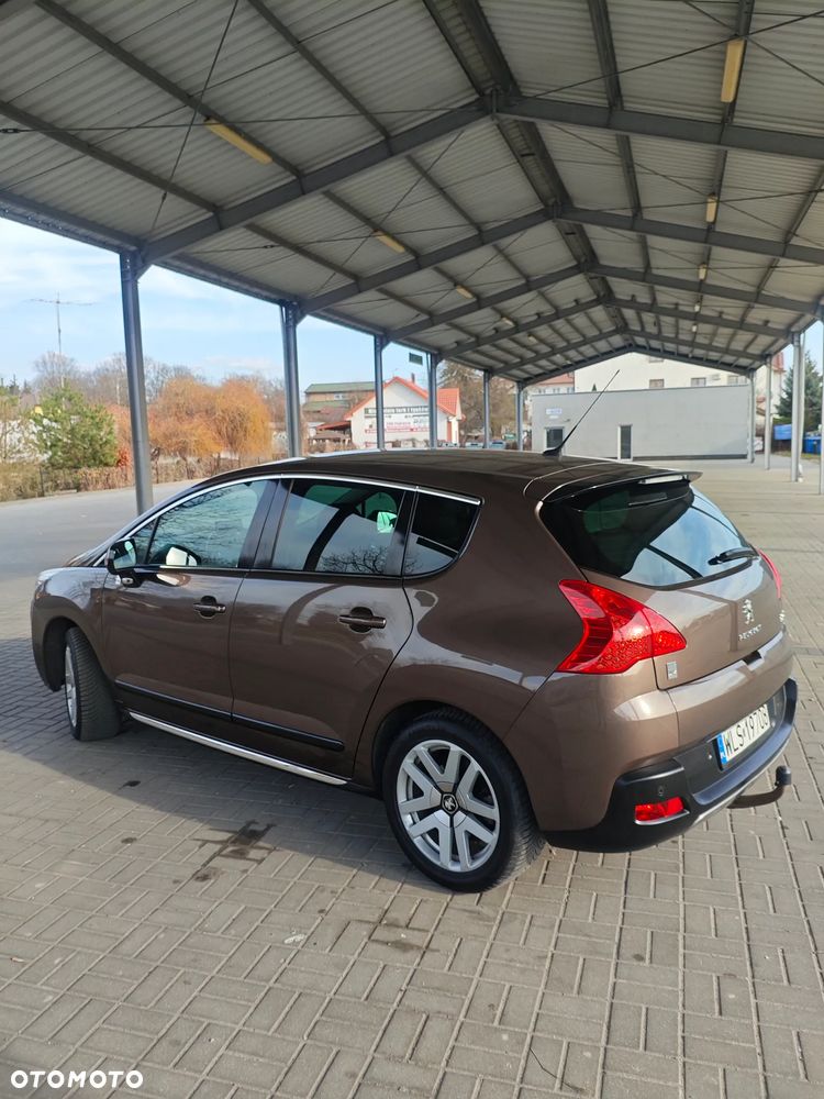 Peugeot 3008 Hybrid4 - 12