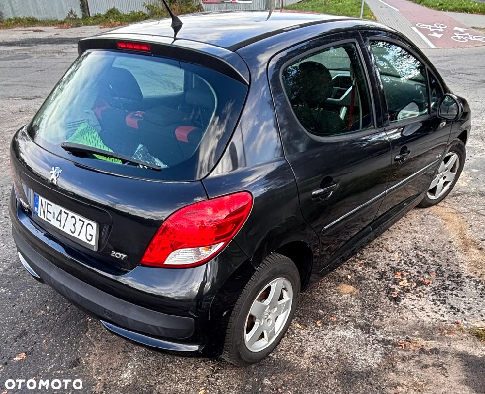 Peugeot 207 2011 photo 4