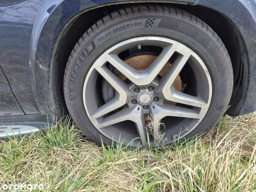 Mercedes-Benz GLS - 23