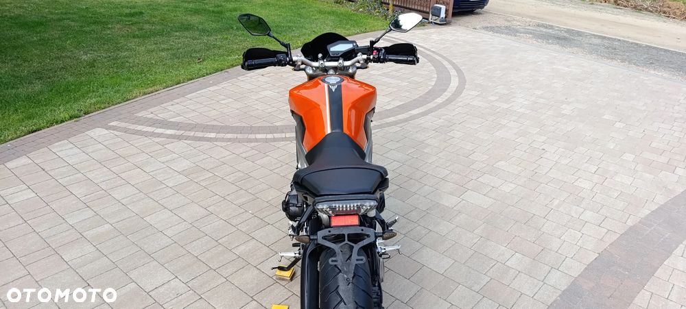 Yamaha MT - 8