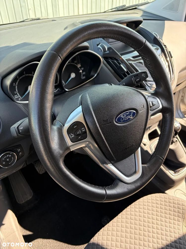 Ford Tourneo Courier 1.0 EcoBoost S&S Titanium - 11