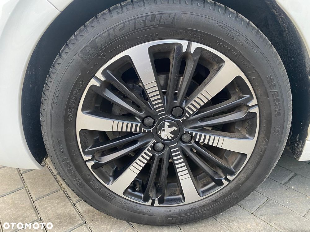 Peugeot 208 82 VTI Allure - 17