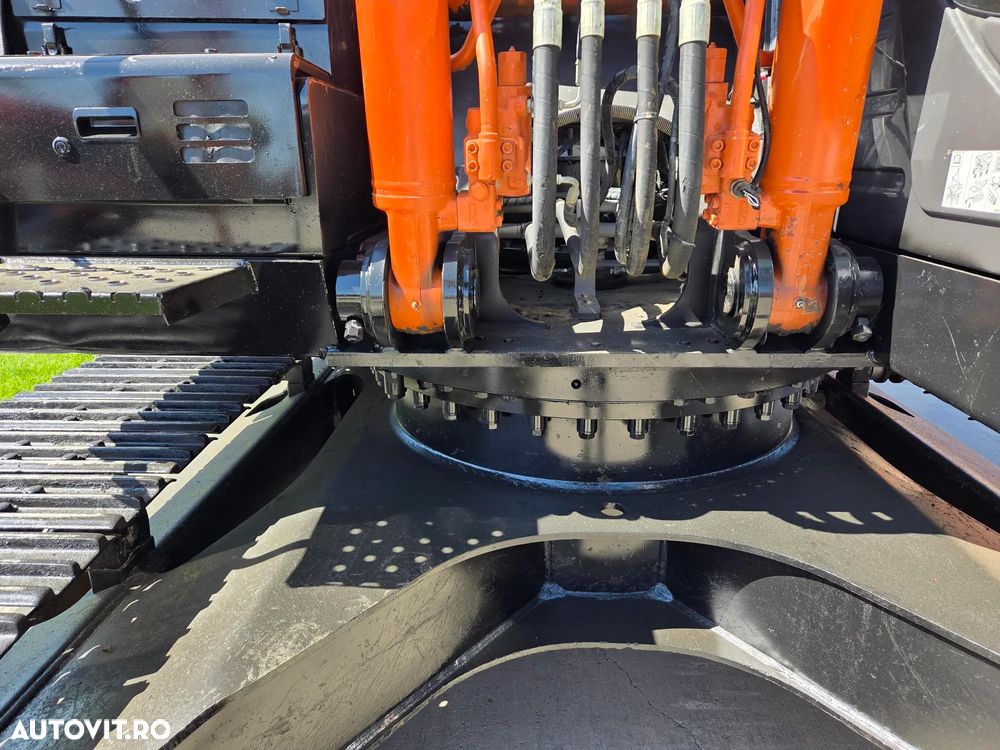 Hitachi ZX250LCN-6, 2020, 9.449h, 27,3t, cupa 1,55mc, Ingust latime 2,99m, camera spate, camere laterale, inst picon, consum mediu 9,8l/h, ridica 13t, motor Isuzu 173CP, 3 pompe hidr HITACHI, 3 camere, produs in JAPONIA, leasing 4 ani-PROMOTIE 68.900 EUR+tva - 23