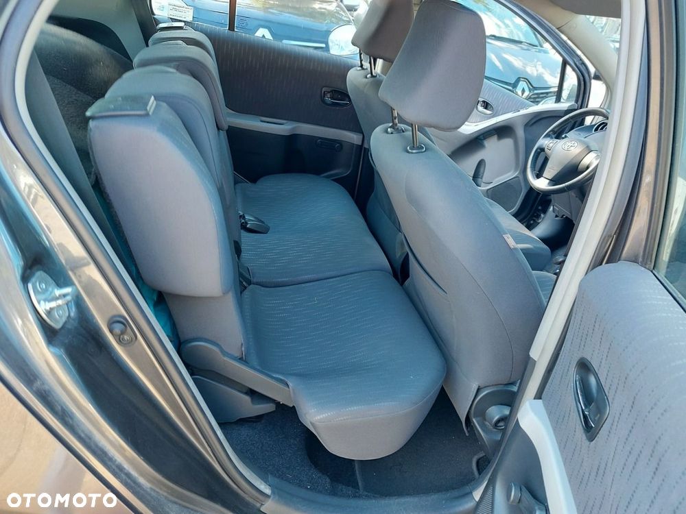 Toyota Yaris - 11