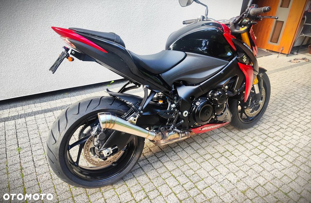 Suzuki GSX - 6