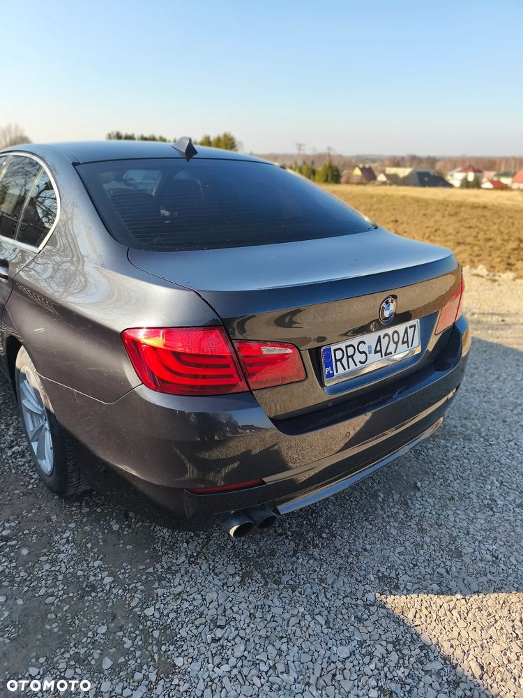 BMW Seria 5 525d xDrive Sport-Aut Luxury Line - 2
