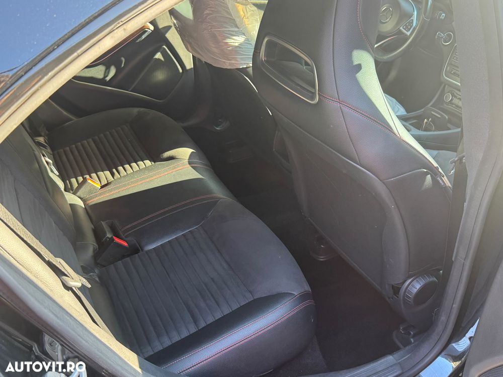 Mercedes-Benz CLA 180 - 9
