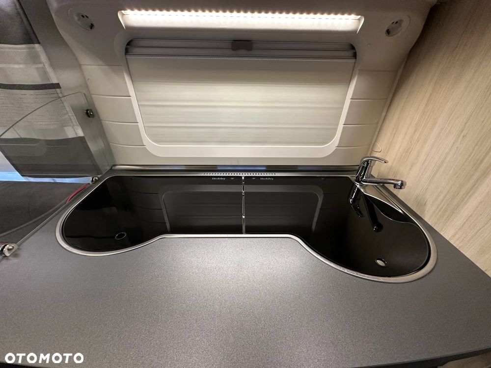 Hobby 460 UFE DE LUX EDITION z napędem i markizą pompowaną. - 22