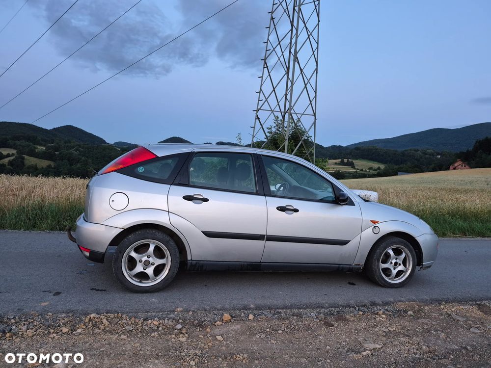 Ford Focus 1.6 Trend - 9
