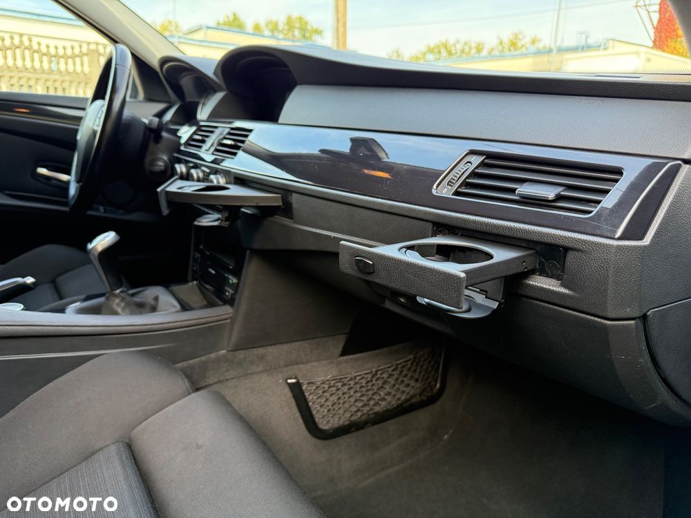 BMW Seria 5 525d - 34