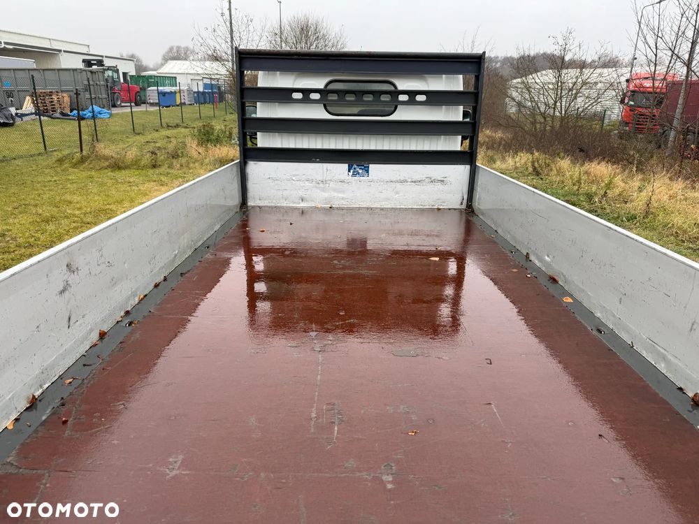 Nissan NT 400  Cabstar - 9