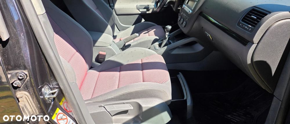 Volkswagen Golf - 6