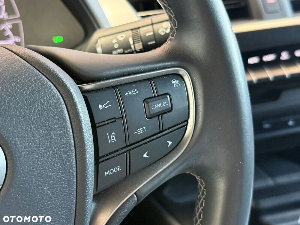Lexus UX - 22