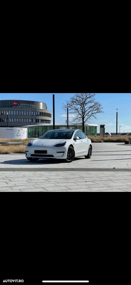 Tesla Model 3 - 8