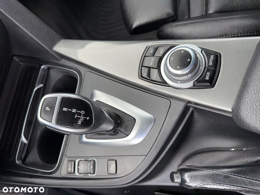 BMW Seria 3 318d M Sport - 23