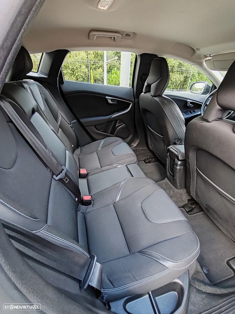 Volvo V40 2.0 D3 Momentum - 11