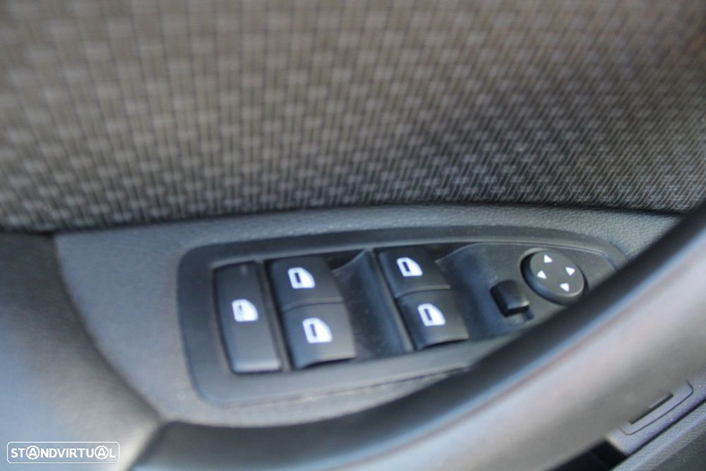 BMW X1 16 d sDrive Advantage Auto - 32