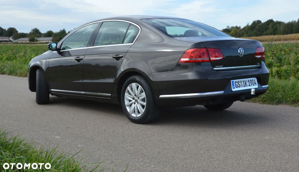 Volkswagen Passat - 4