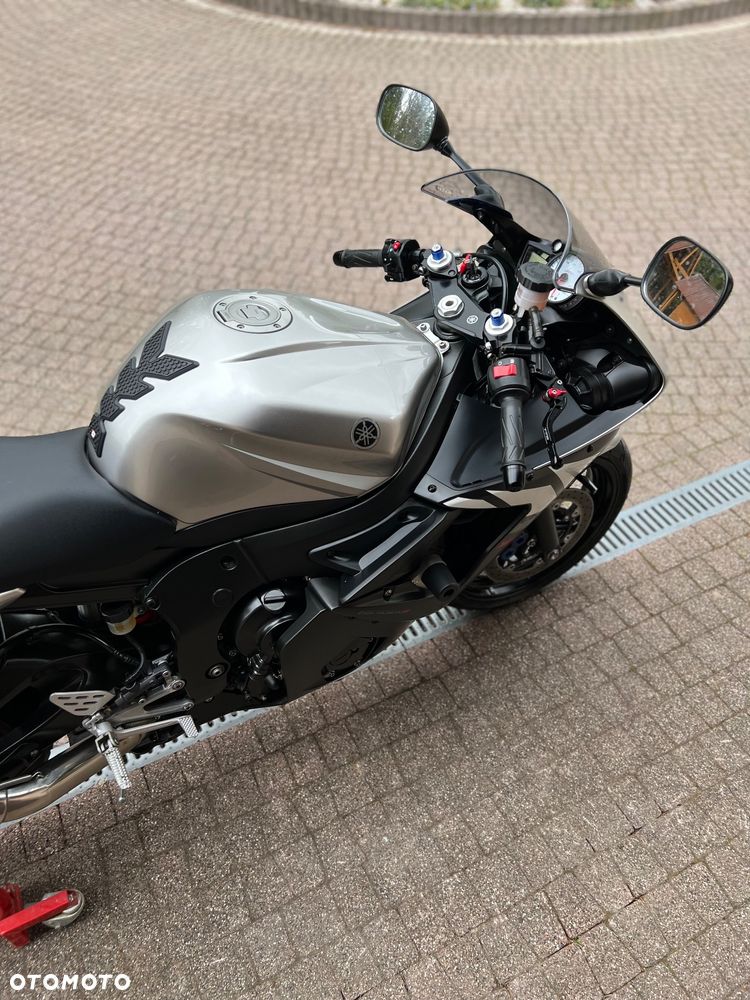 Yamaha R6 - 35