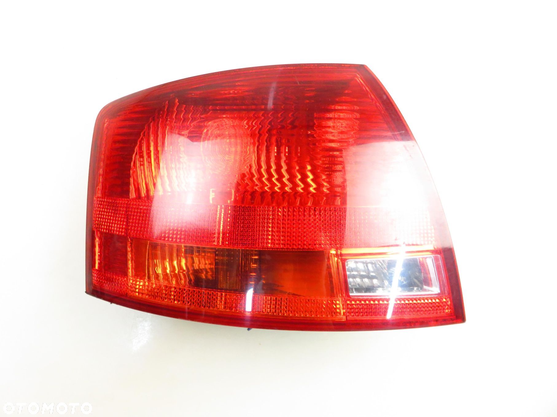 LAMPA LEWA TYLNA AUDI A4 B7 Avant 8E9945095C - 1