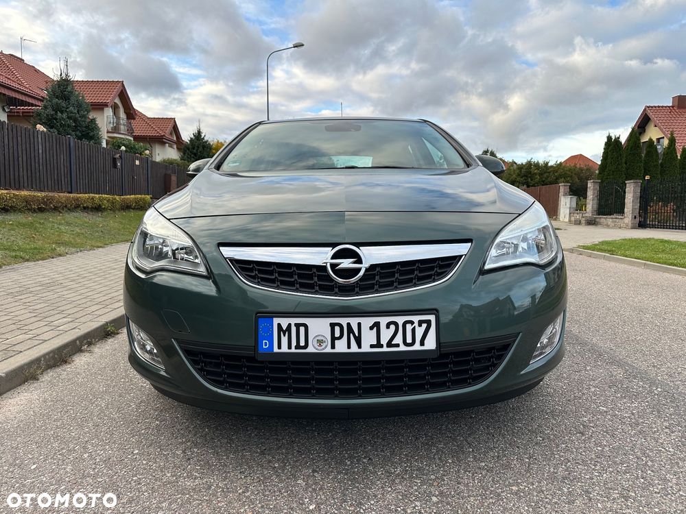 Opel Astra 2010 photo 4