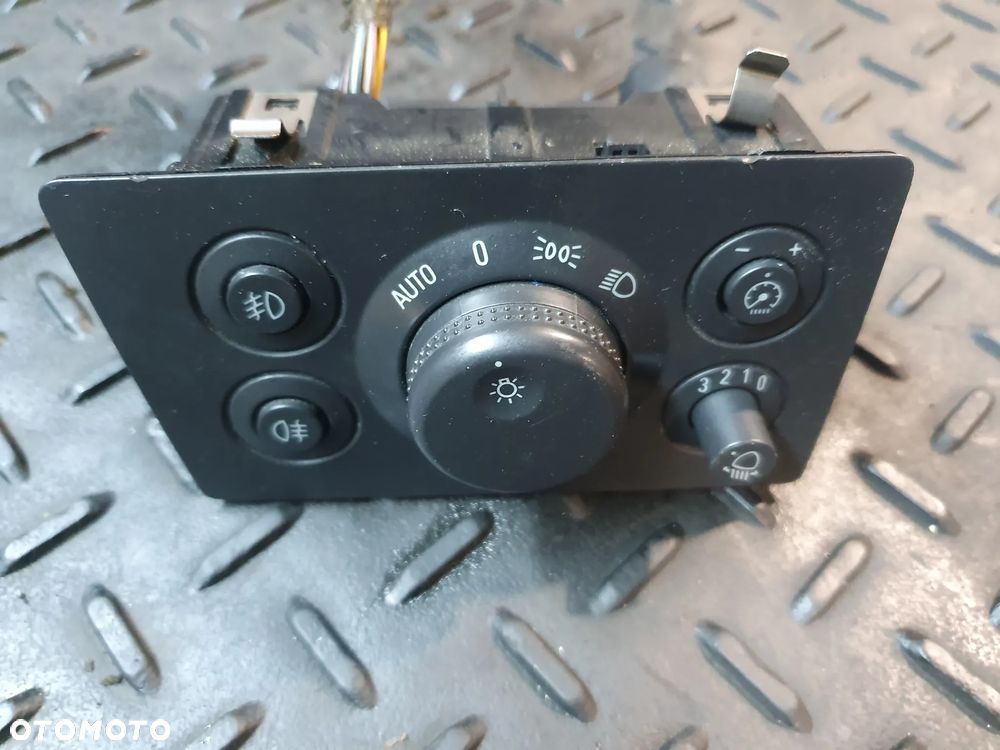 PRZEŁĄCZNIK ŚWIATEŁ OPEL ZAFIRA B  13205868 EUROPA - 1