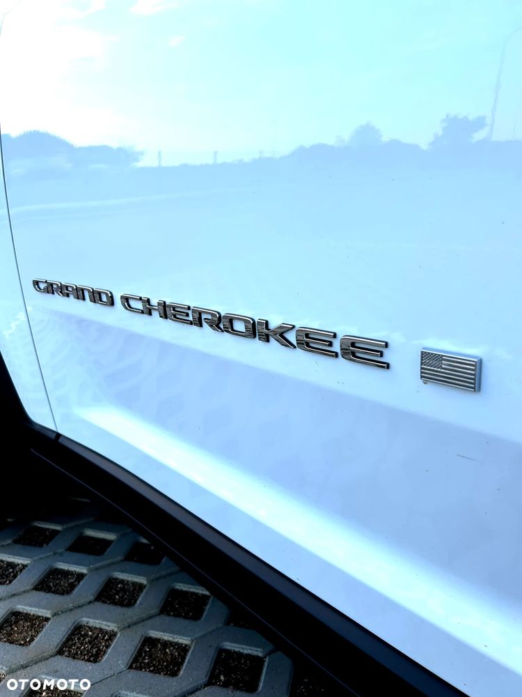 Jeep Grand Cherokee - 22