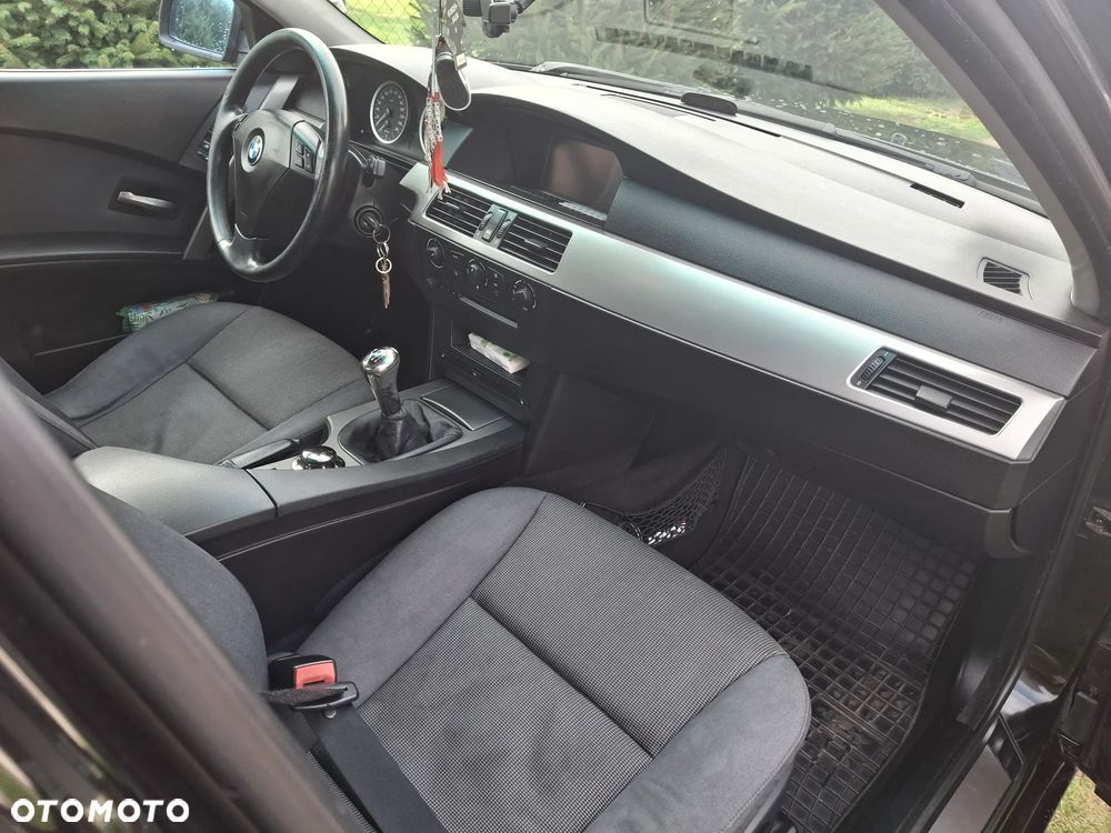 BMW Seria 5 525d - 10