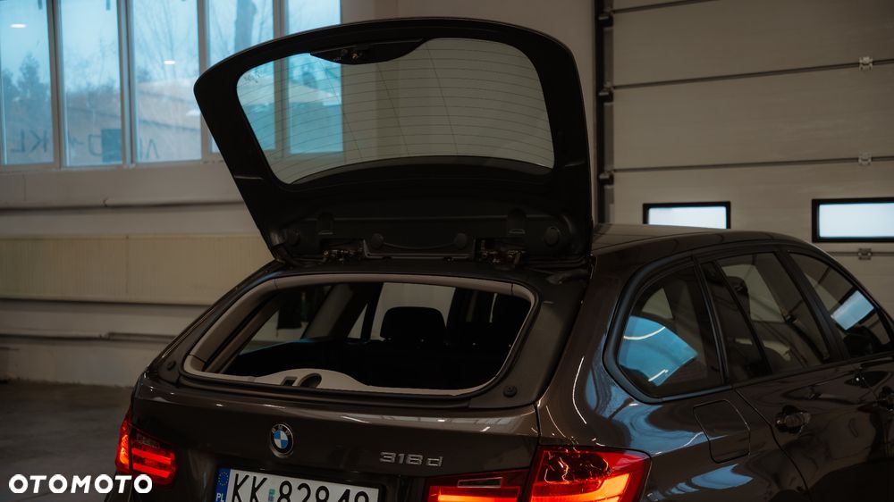 BMW Seria 3 318d - 11