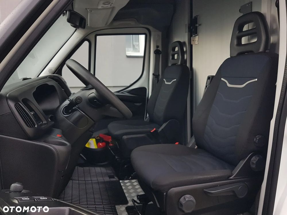 Iveco DAILY KONTENER NISKOPODŁOGOWY 4,43x2,23x2,42 SKLEP KAMPER KONIOWÓZ BAR KLIMA - 7