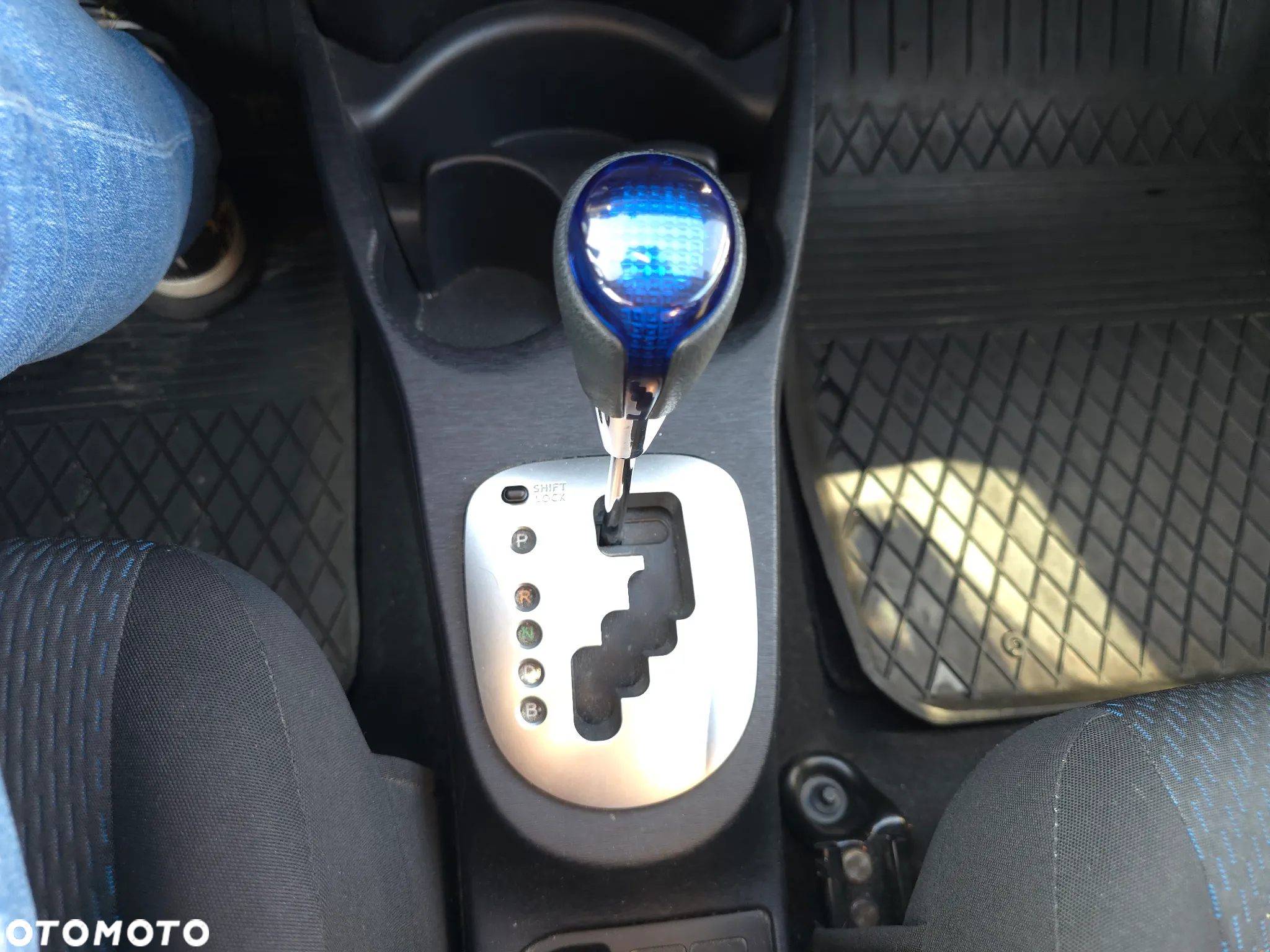 Toyota Yaris Hybrid 100 Premium - 27