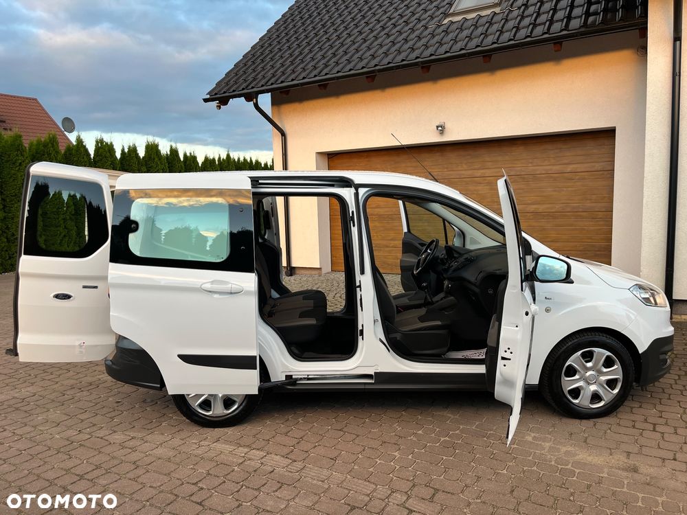 Ford Transit Courier - 20
